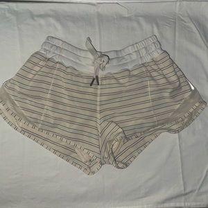 Lululemon hotty hot short in alley stripe angel wing